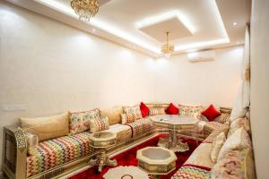 Authentic Moroccan Apt 2BR 8 min Airport AC and Parking Marrakech