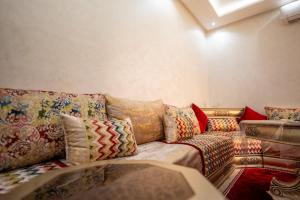 Authentic Moroccan Apt 2BR 8 min Airport AC and Parking Marrakech