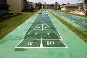 Luxurious Townhouse Close to Private Beach Pools Mini-Golf - Snowbirds Welcome