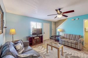 Luxurious Townhouse Close to Private Beach Pools Mini-Golf - Snowbirds Welcome