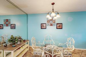 Luxurious Townhouse Close to Private Beach Pools Mini-Golf - Snowbirds Welcome