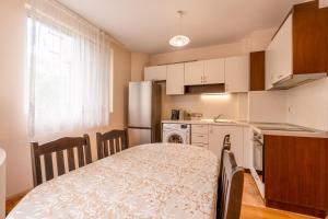 One-Bedroom Apartment in the City Center