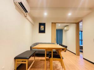 KAWA Stay KOHARU ,Japanese Style 3BR Hous ,2 Min Walk to Nishikujo Station ,2 Shower Rooms & 2 Toilets ,Perfect for Families