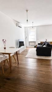 Modern Apartment next to Gae Aulenti
