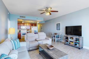 Beach home with balcony Gulf views & shared pool hot tub