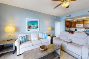Beach home with balcony Gulf views & shared pool hot tub