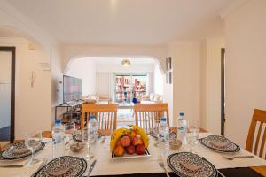 Beautifully situated facing the Jardin Majorelle Pool & Parking