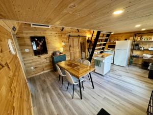 Hillside Haven 1 Bedroom with Hot Tub
