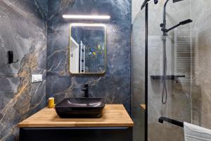 Pagi City Comfort Apartment with Garden by BookingHost
