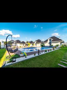 Family Resort Ustka - Domki dwupoziomowe z basenem , sauna , balia