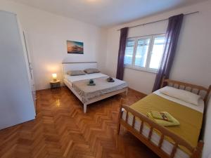 Coastal Charm: Apartmani Pazanin