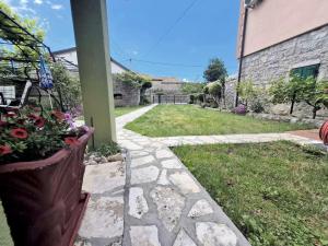 Historic Stone House KATI Perfect Family Retreat With Garden BBQ And Picturesque Landscapes