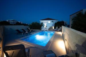 Tikas Blue - Luxe Pool Villa with Olive garden
