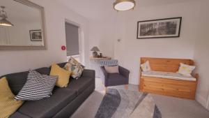 Happy Valley, Charming seaside town apartment
