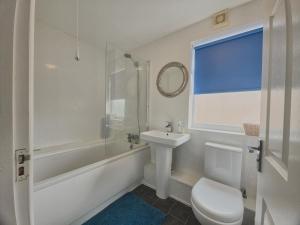 Happy Valley, Charming seaside town apartment