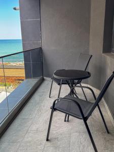 Beachfront 1br apt w pool Azimuth Hotel