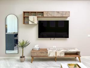 Beachfront 1br apt w pool Azimuth Hotel