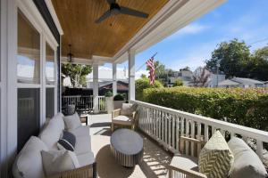 Downtown Wilmington Walk to Riverwalk & Live Oak Villa