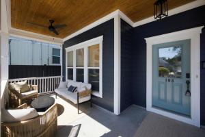 Downtown Wilmington Walk to Riverwalk & Live Oak Villa