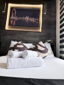 London cosy studio 10 min to underground and train