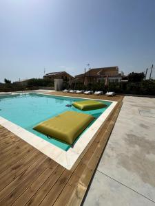 Mamma Mia Apartments and pool