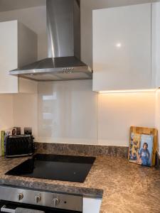 NEW! Stunning Two Bed Flat in Manchester with Balcony