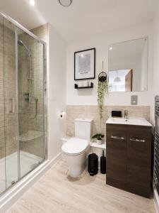 NEW! Stunning Two Bed Flat in Manchester with Balcony
