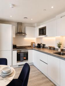 NEW! Stunning Two Bed Flat in Manchester with Balcony