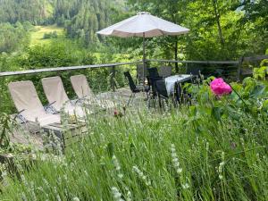 KNOTTN HÜTTL Historisches Bauernhaus ganz für euch in ALLEINLAGE in SÜDTIROL eine Zeitreise sowie Rückzugsort in den Bergen mit privater Gartenterrasse ideal für Kleingruppen Freunde und Familien mit Hund Ski-und Wandergebiet in der Nähe
