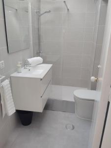 Amplia y acogedora casa con piscina, cerca de playa y puerto marina