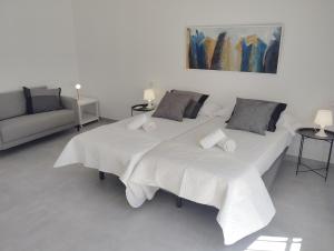 Amplia y acogedora casa con piscina, cerca de playa y puerto marina