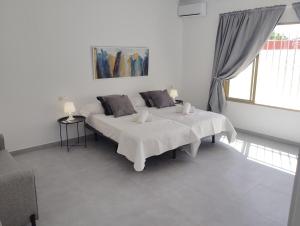 Amplia y acogedora casa con piscina, cerca de playa y puerto marina