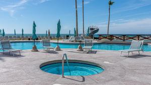 Inviting Oceanview 2BD2BA Condo with Relaxing Coastal Vibes