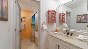 Inviting Oceanview 2BD2BA Condo with Relaxing Coastal Vibes