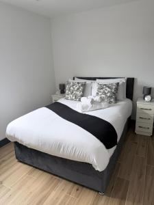 Modern 2BR-2BA Private Balcony & Free Parking
