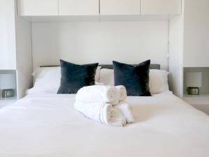 Stylish 2-Bed · Walk to Deansgate Old Trafford - Pass the Keys