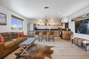 Rock Creek Canyon 1BR, Hot Tub, Sauna, Fire Pit