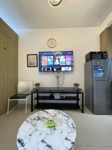 Cozy 1 Bedroom Apartment with Balcony