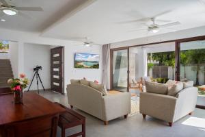 4 BR Beach House with Pool, 1-Min Walk SJDS Bay