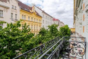 Blueground Vinohrady balcony nr Riegrovy Sady PRG-78