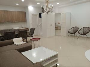 Barakat 2 floor 3 bedroom apartment 8 person