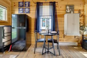 Fire Pit, Gas Grill! Bright Cottage By Devils Lake