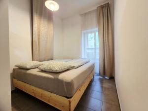 Historic Apartment - 5 min to the Train Station