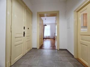 Historic Apartment - 5 min to the Train Station