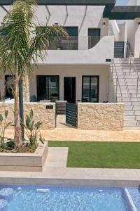 New! 6-person pool & Jacuzzi