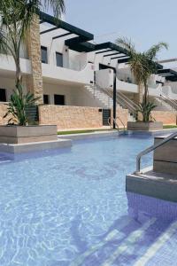 New! 6-person pool & Jacuzzi