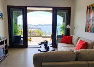 360 Splendor - Ocean-View Condo #204 in Luxury Flamingo-Complex