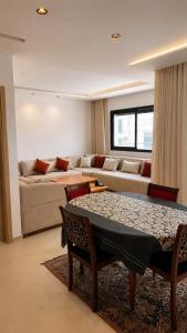 Elegant 2 Bedroom Apartment with Pool View & Balcony