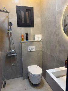 Appartement de Luxe Jacuzzi Privé, Hammam, Grande Terrasse & 4 Chambres