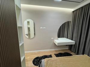 LUXURY APARTMENt